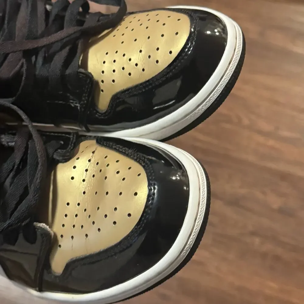 Air Jordan 1 Retro High OG Gold Toe Black White Size 11 (2017)
